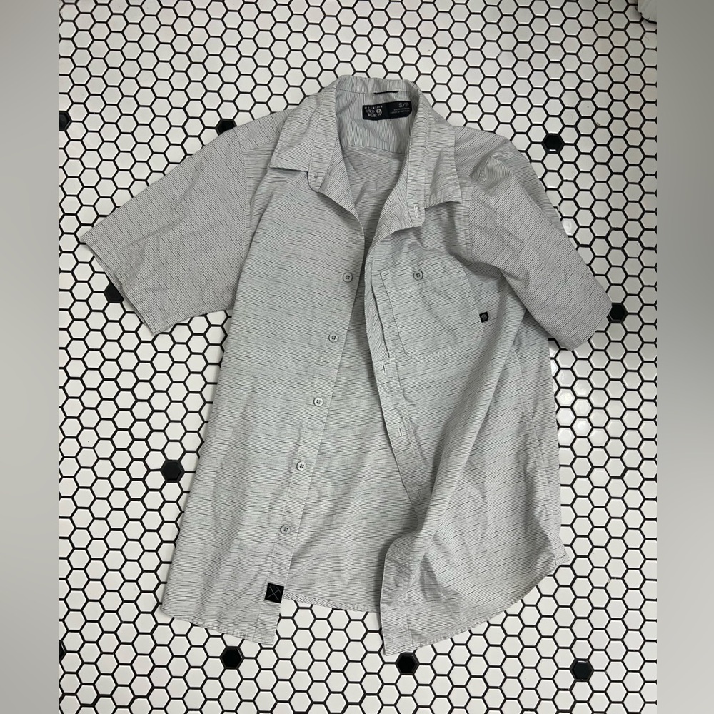Mountain hardwear button down shirt size small